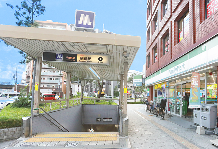 JR・近鉄・大阪メトロ「鶴橋駅」より徒歩5分圏内。専用駐車場も完備