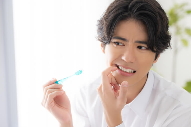 歯ぎしり・食いしばりが招く「見えないリスク」